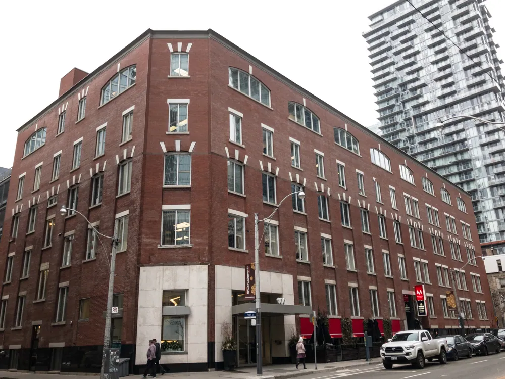 100 Simcoe Street, Unit 105, Entertainment District, Toronto (photo 1 of 8)