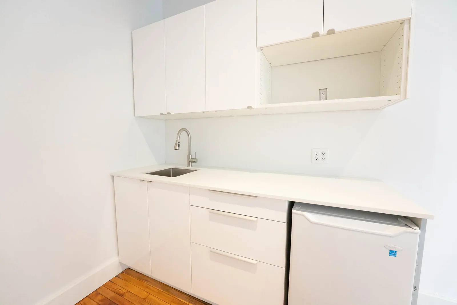 Light Factory, Unit 303B, Liberty Village, Toronto (photo 1 of 8)